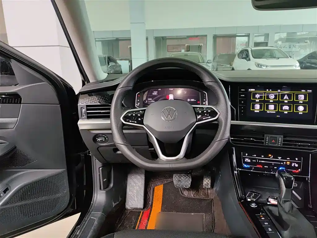 Volkswagen Passat 2022 330TSI Luxury Edition фото 11