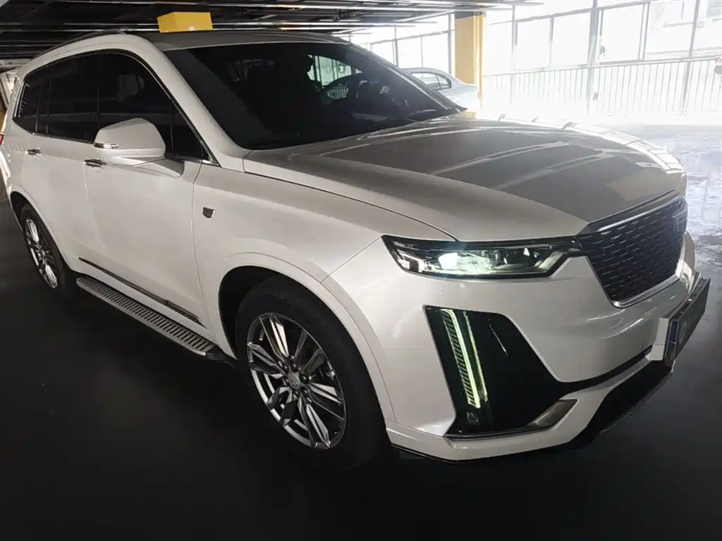 Cadillac XT6 2022 2.0T 7-Seater 2WD Luxury Edition фото 4
