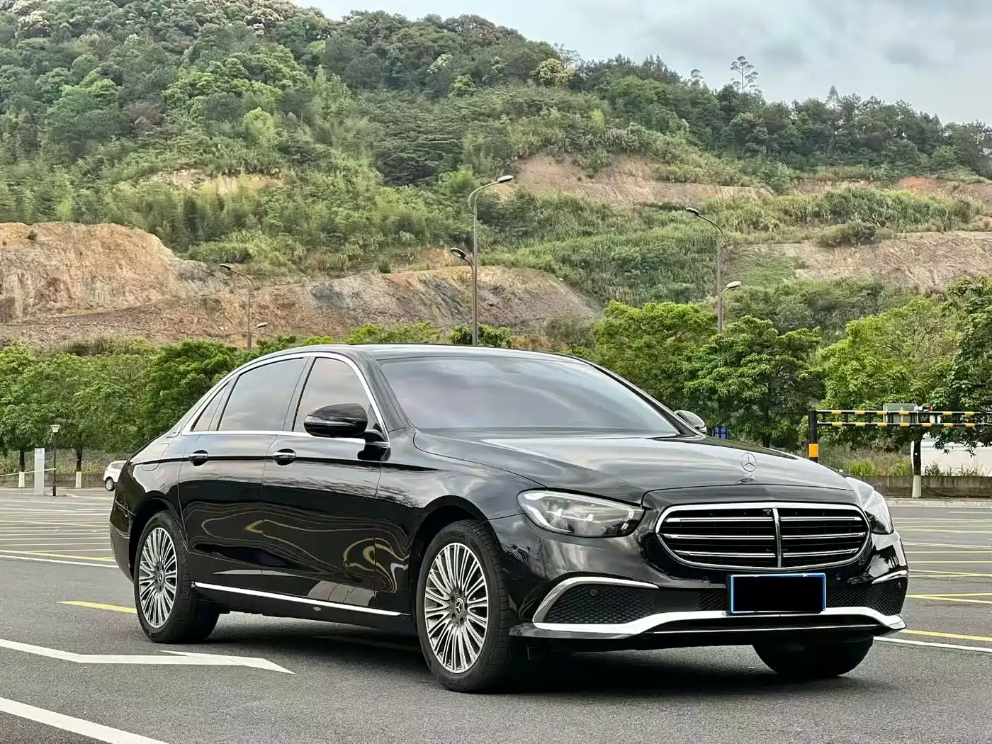 Mercedes-Benz E-Class 2023 E 300 L Luxury фото 2