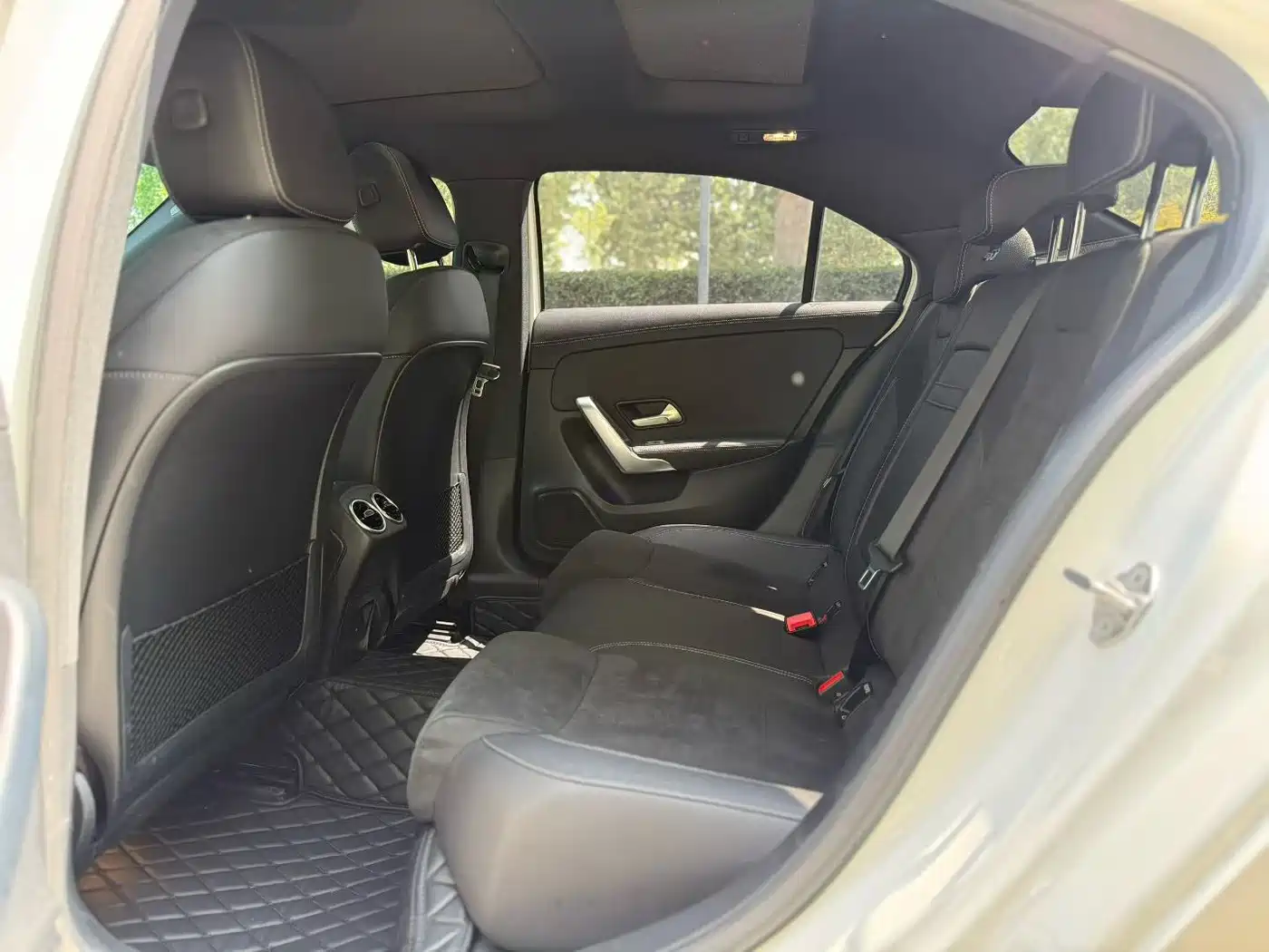 Mercedes-Benz A-Class 2023 A 200 L Fashion фото 6