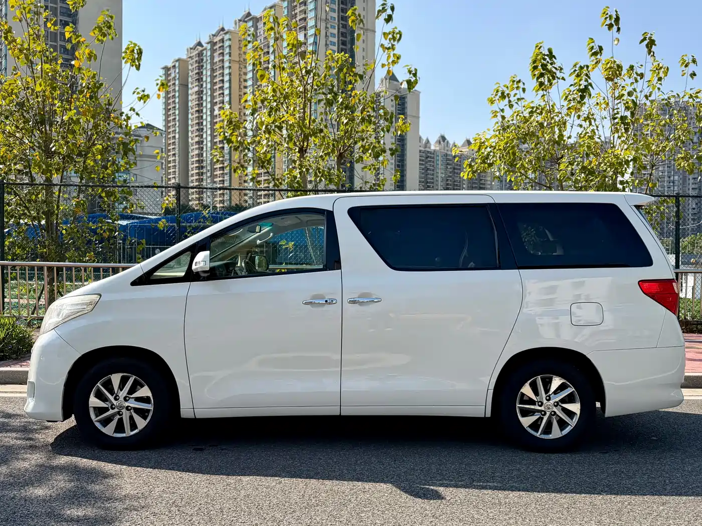 Toyota Alphard 2012 3.5L Luxury Edition фото 6