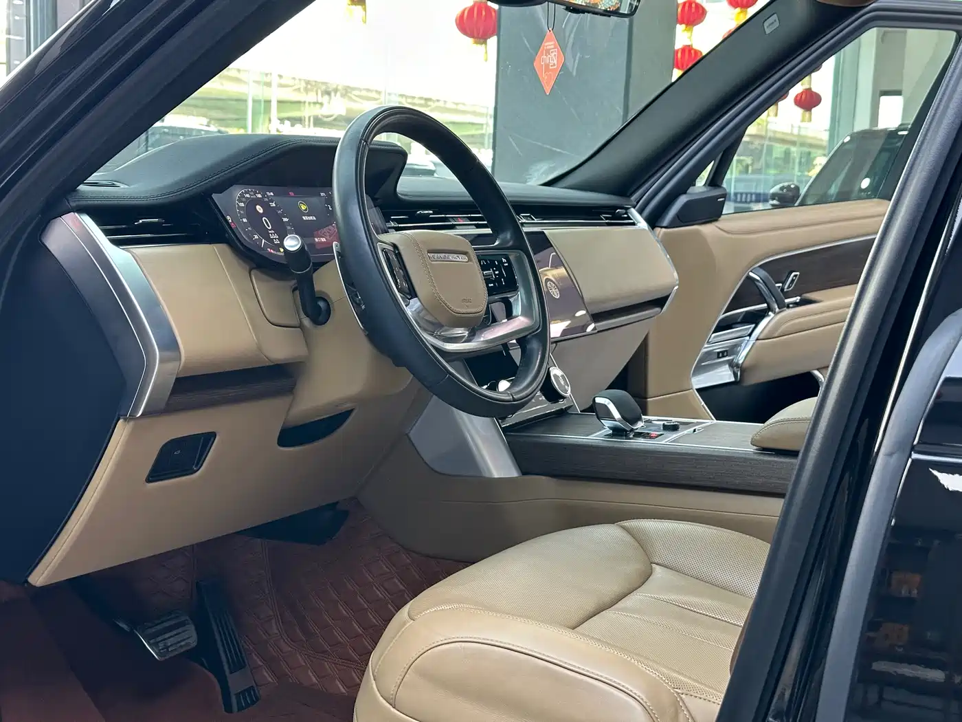 Land Rover Range Rover 2023 3.0 L6 400PS Golden Age 7-Seater Long Wheelbase фото 4