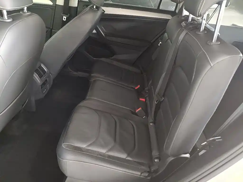 Photo 17 - Volkswagen Tiguan L