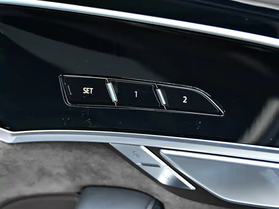 Audi A8 New Energy 2022 A8L 60 TFSIe quattro Collector's Edition фото 31