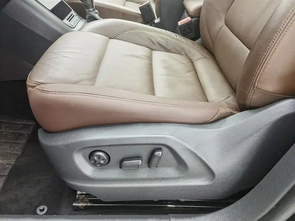 Volkswagen Tiguan 2012 2.0TSI Comfort фото 20