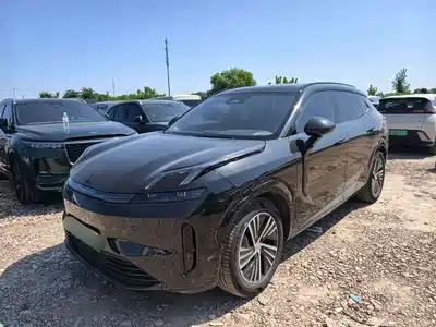 Lynk & Co 08 EM-P
