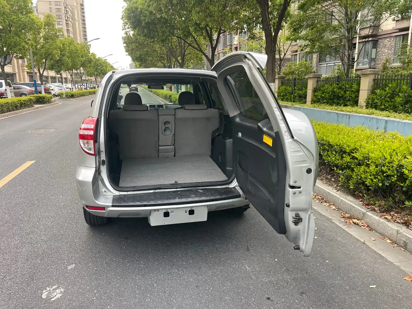 Toyota RAV4 Rongfang 2010 2.0L Automatic Luxury Upgrade Edition фото 12
