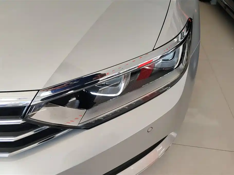 Volkswagen Magotan 2018 Facelift 330TSI DSG Luxury фото 5