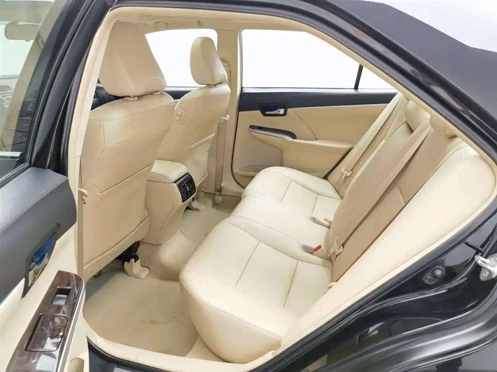 Toyota Camry 2015 2.5G Luxury Navigation Edition фото 15