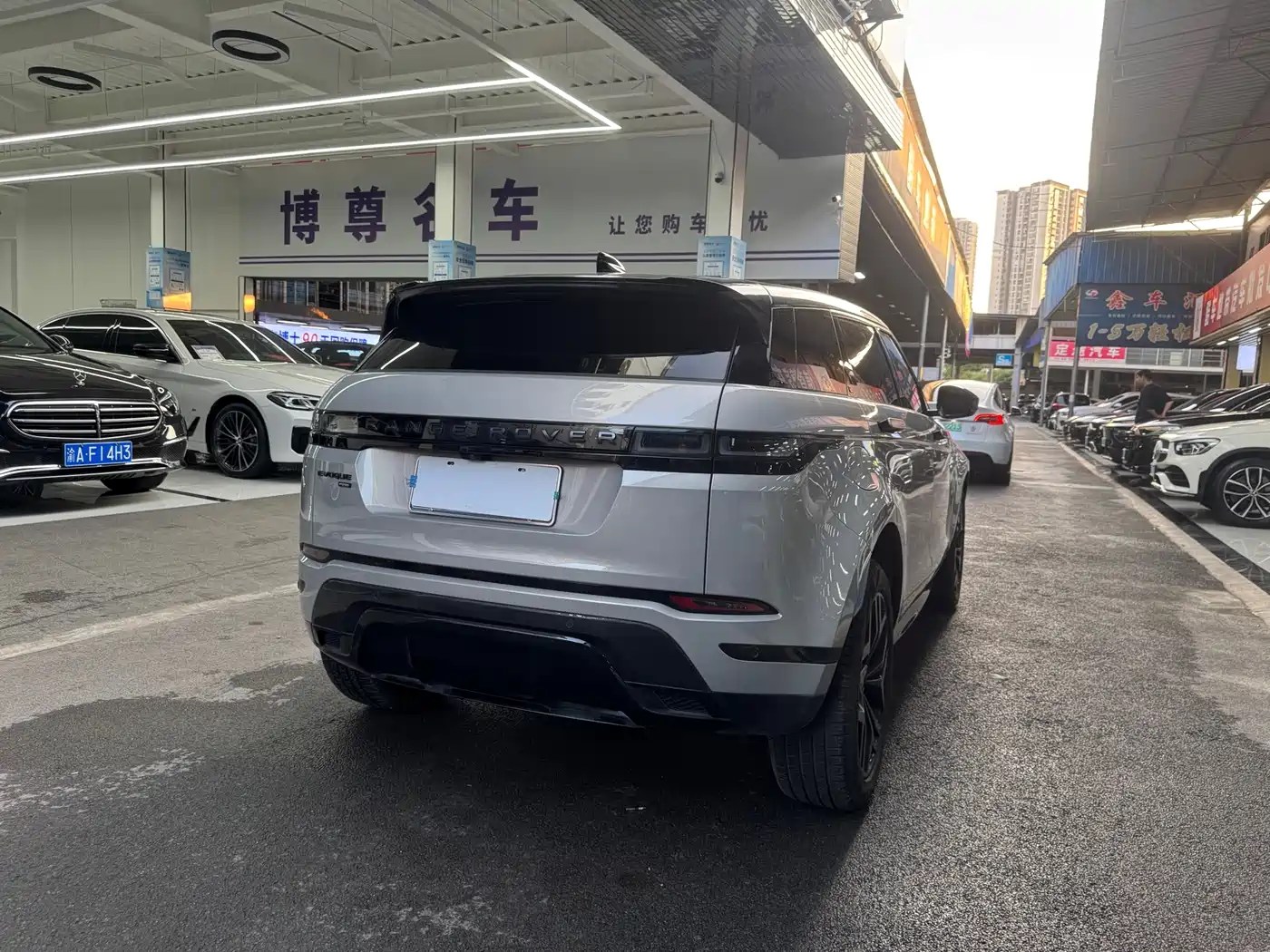 Land Rover Range Rover Evoque 2023 Range Rover Evoque L 249PS Luxury Edition фото 22