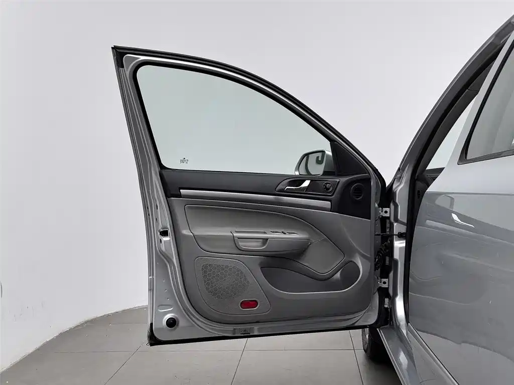 Škoda Octavia 2012 1.6L Manual Yijie Edition фото 8
