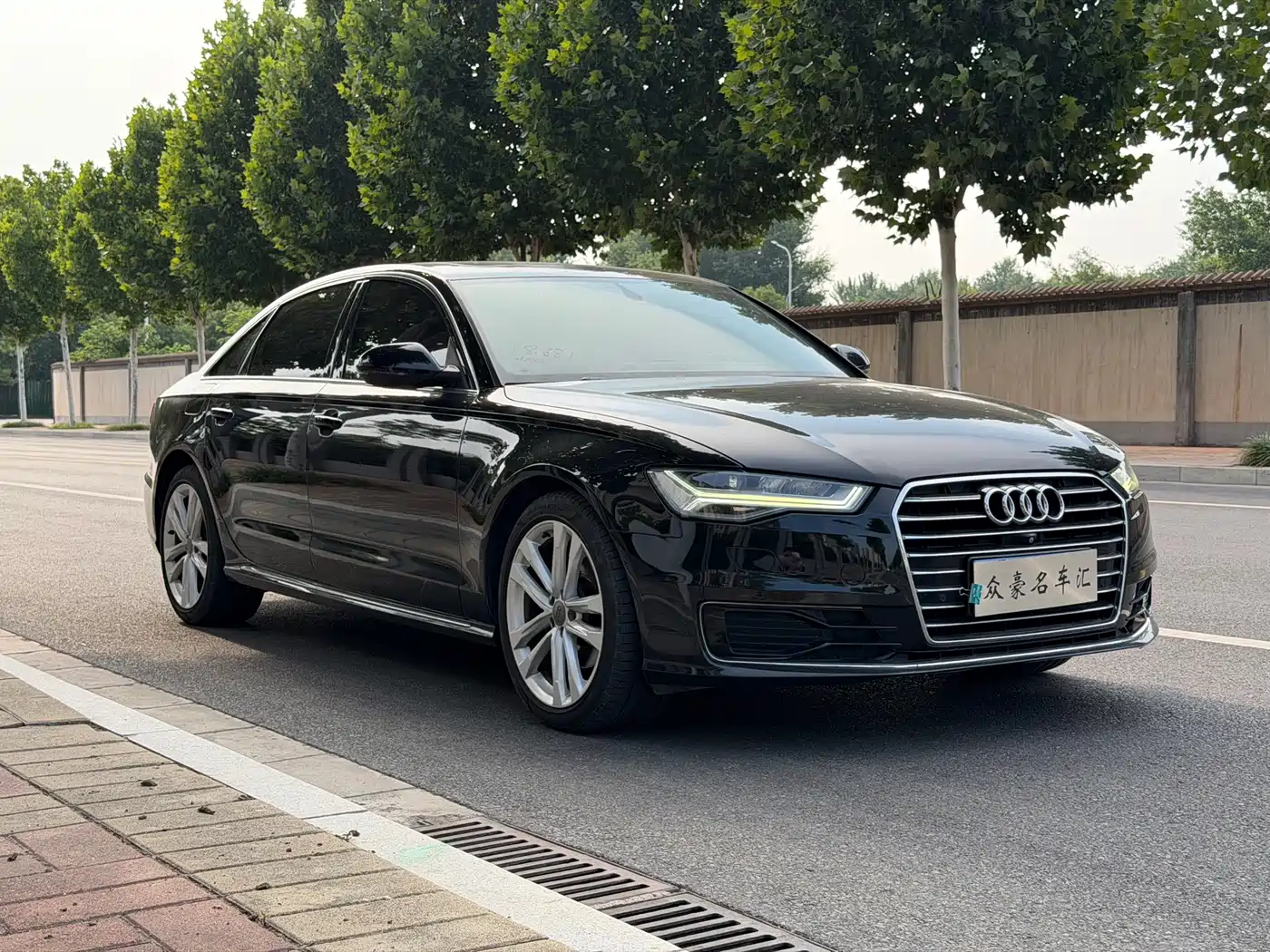 Фото 1 - Audi A6L