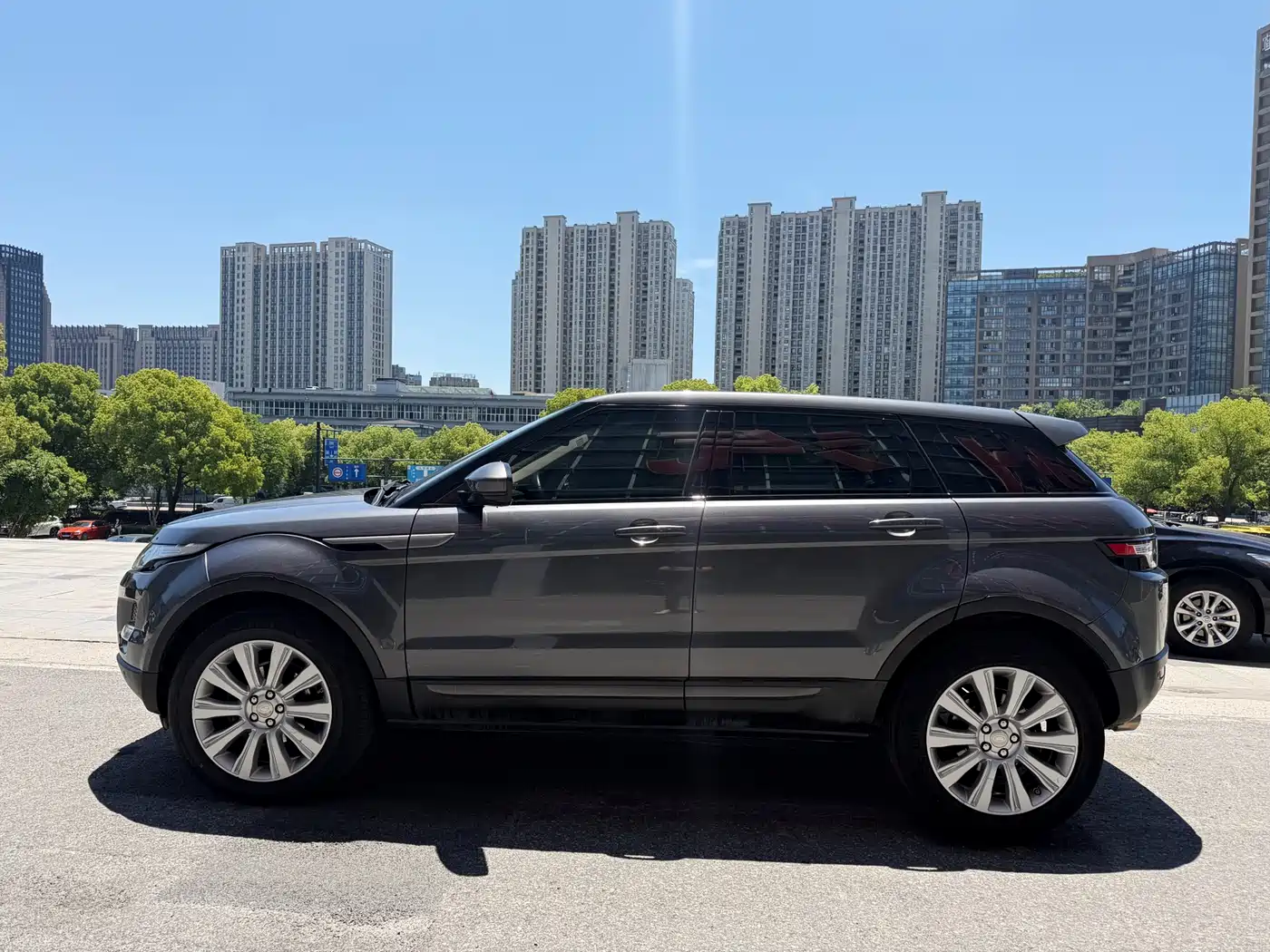 Land Rover Range Rover Evoque 2015 2.0T 5-Door Intelligent Edition фото 2