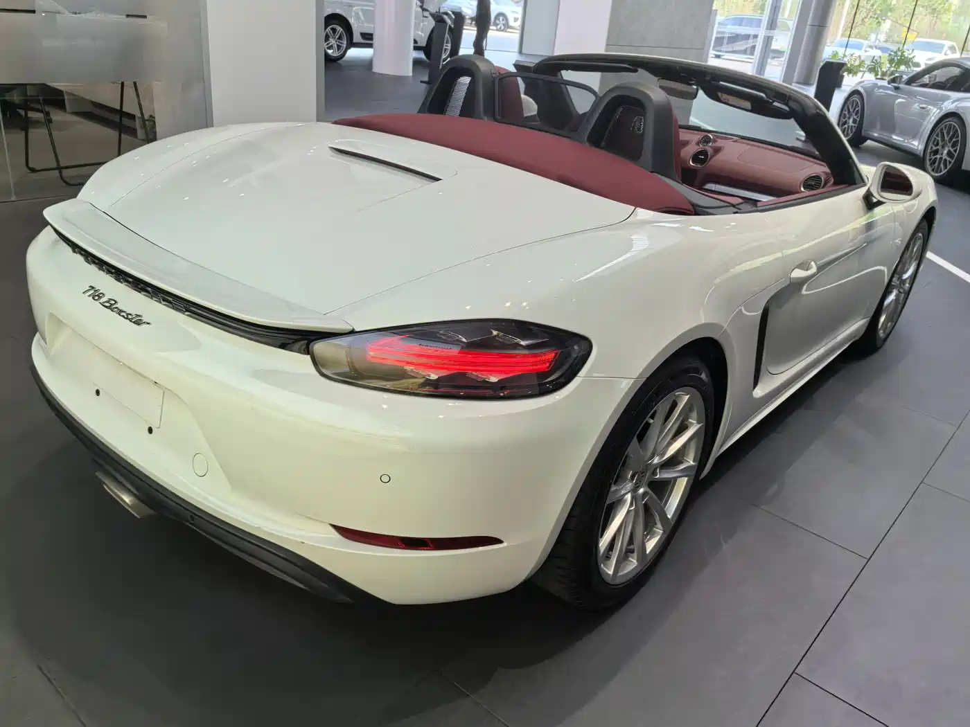 PORSCHE 718
