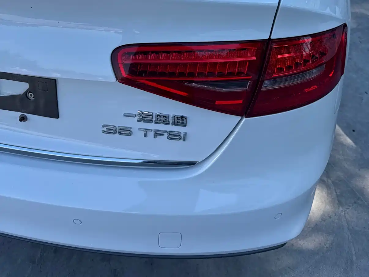 Audi A4L 2016 35 TFSI Collector's Edition S line Comfort фото 5
