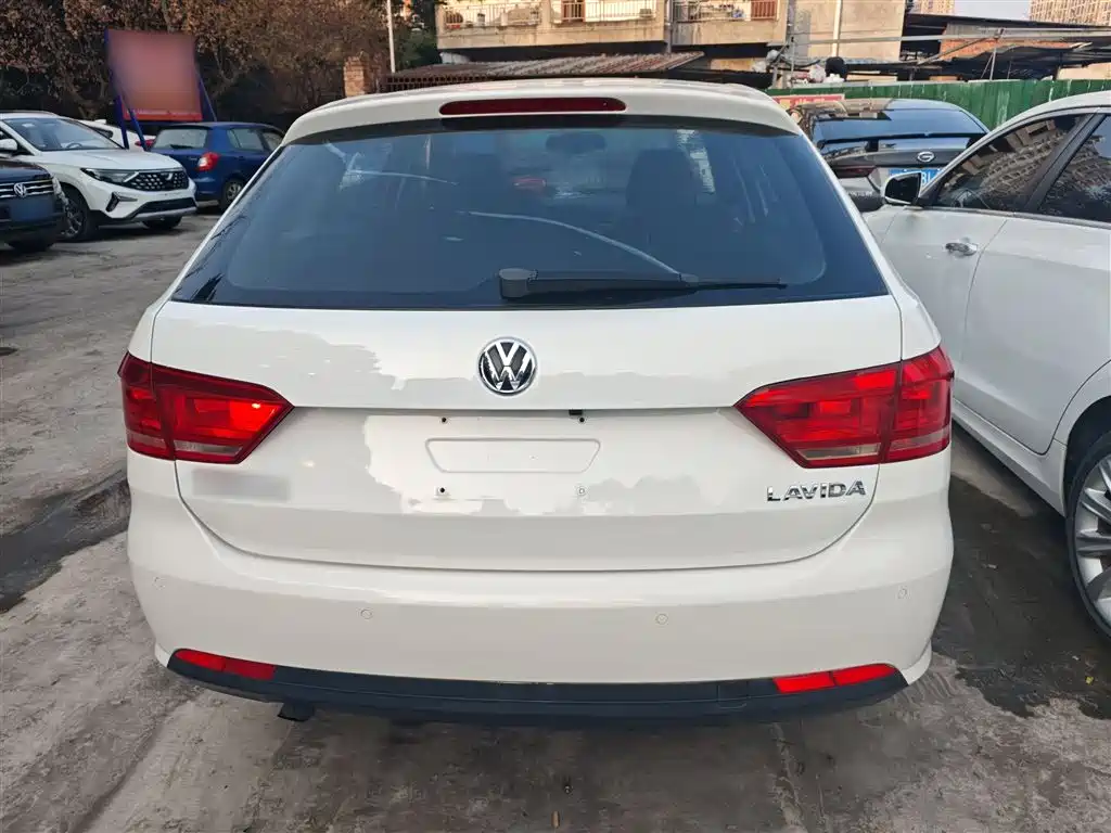 Volkswagen Lavida Tour 2013 1.6L Automatic Comfort фото 6