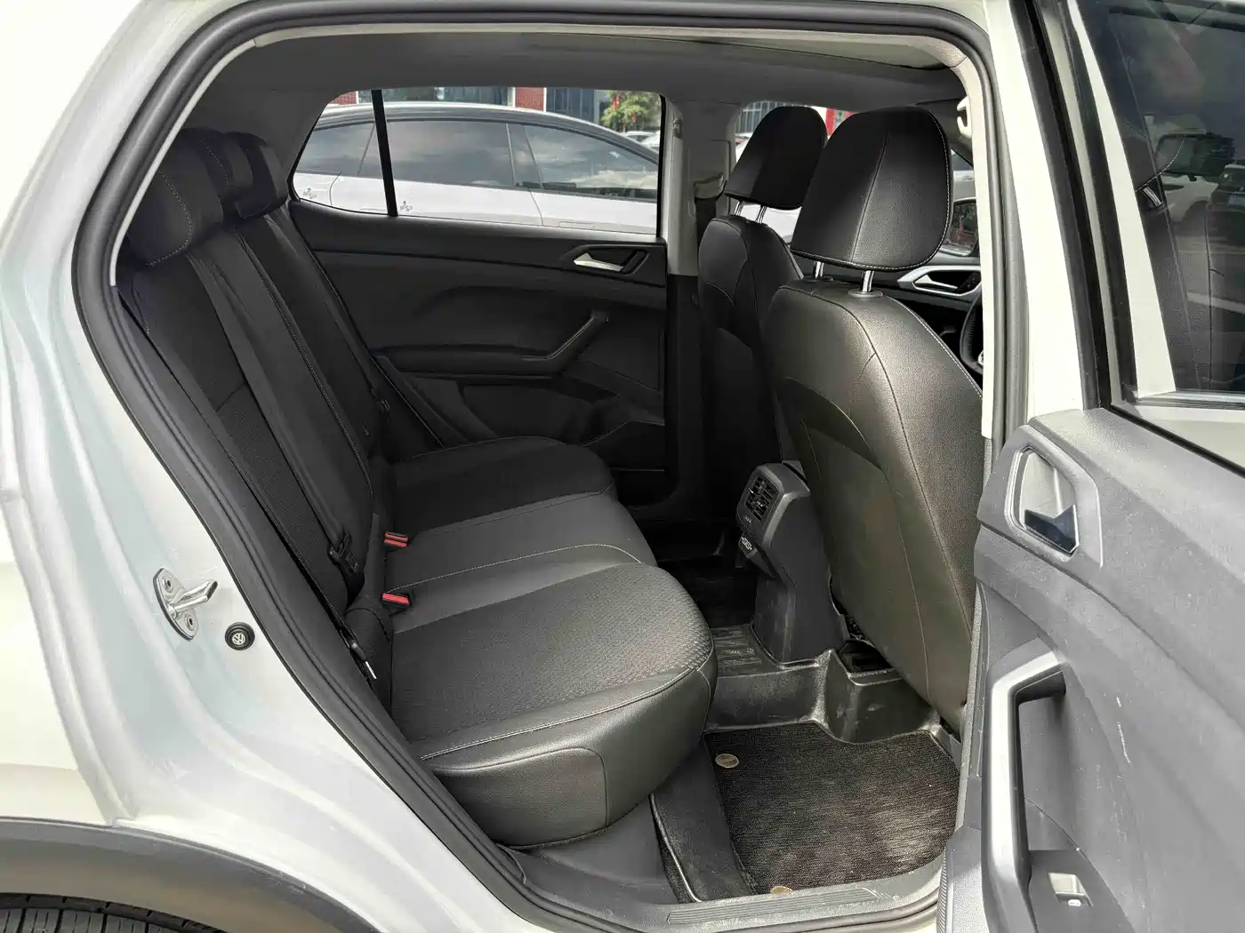 Volkswagen Tanying 2021 1.5L Automatic Smart Connect Edition фото 11
