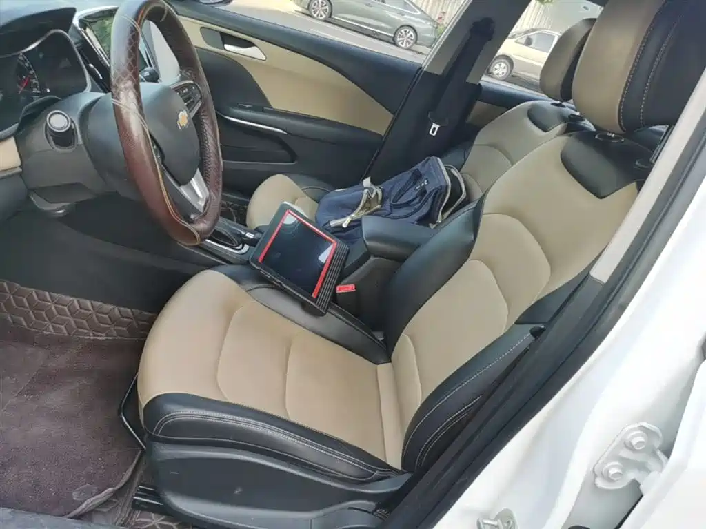 CHEVROLET CRUZE