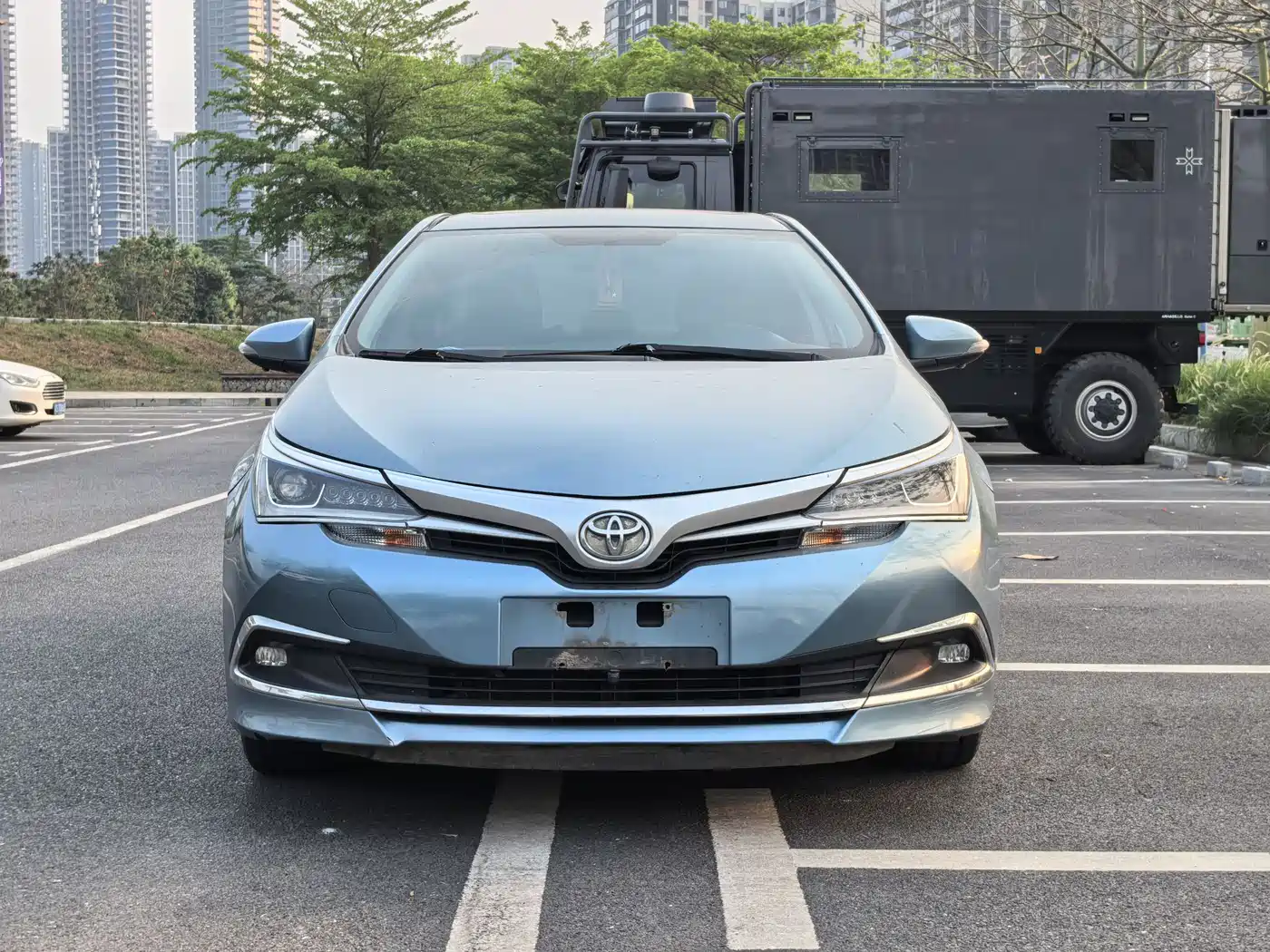 Toyota Corolla 2017 Facelift Hybrid 1.8L E-CVT Leading Edition фото 2