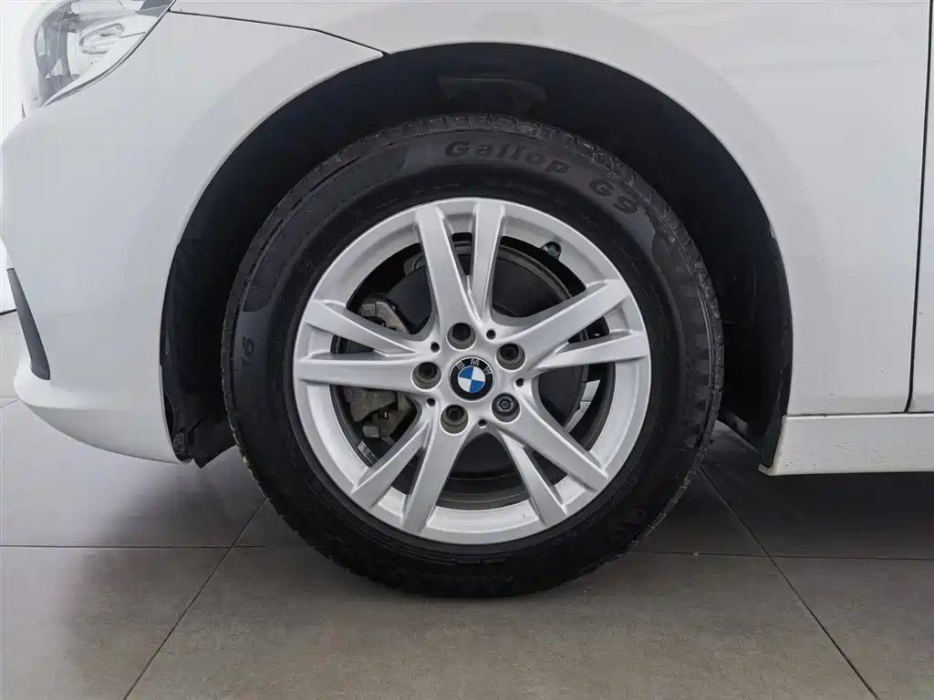 BMW 2 Series Touring 2016 218i Leading фото 17