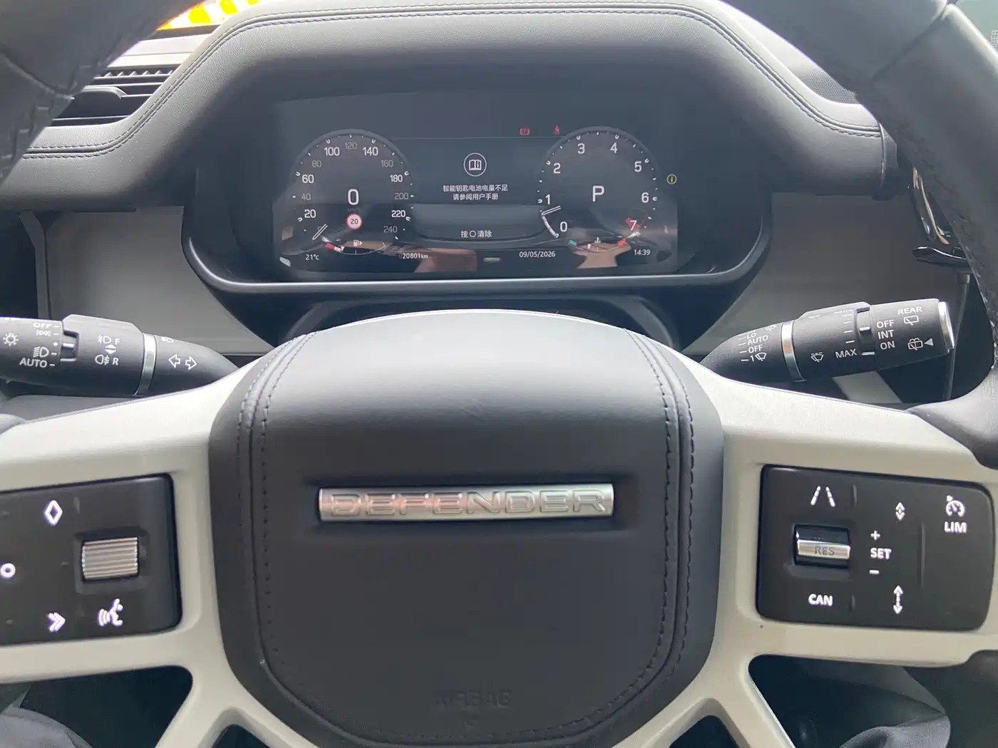 Land Rover Defender 2023 Model 90 2.0T P300 X-DYNAMIC HSE фото 8