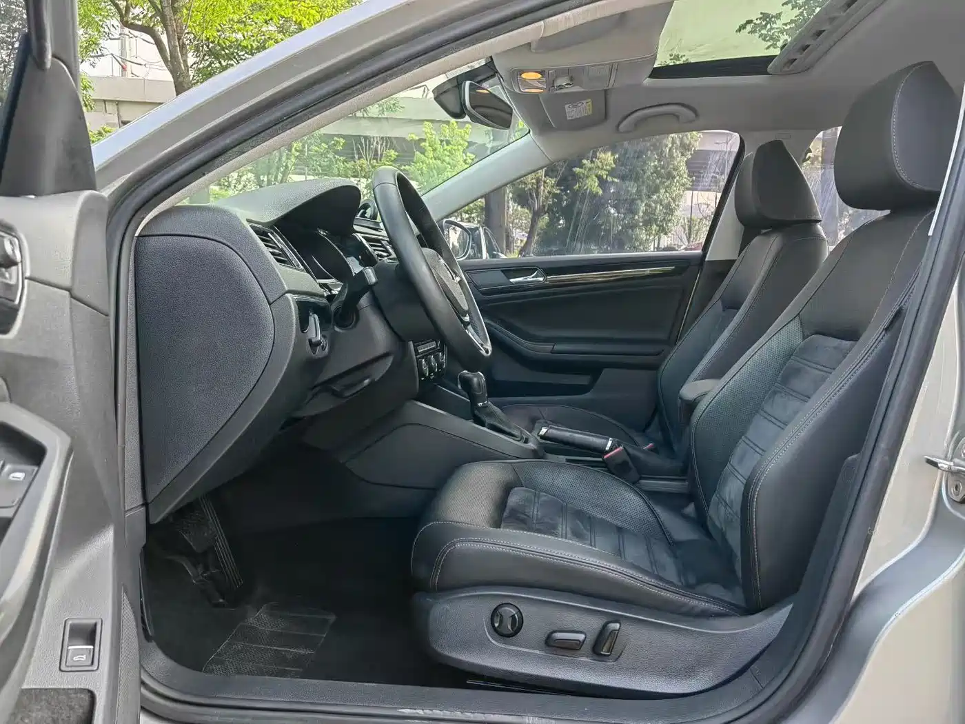 Volkswagen Sagitar 2018 280TSI DSG Luxury фото 5