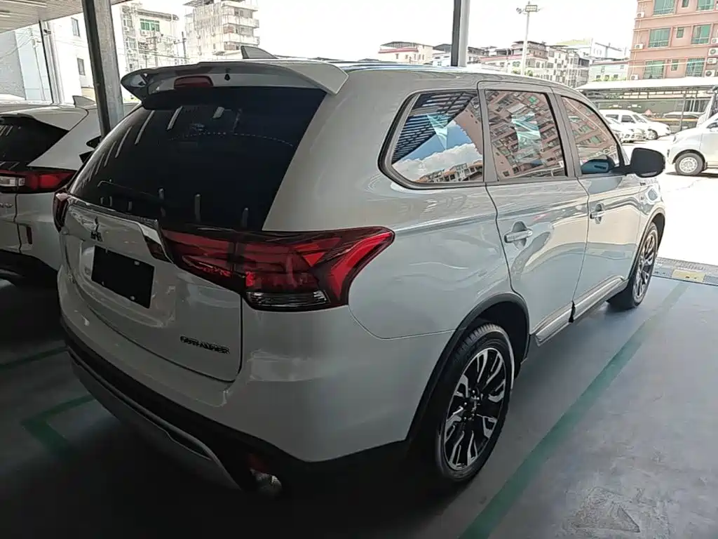 Mitsubishi Outlander 2021 2020 2.0L 2WD Comfort 5-seater