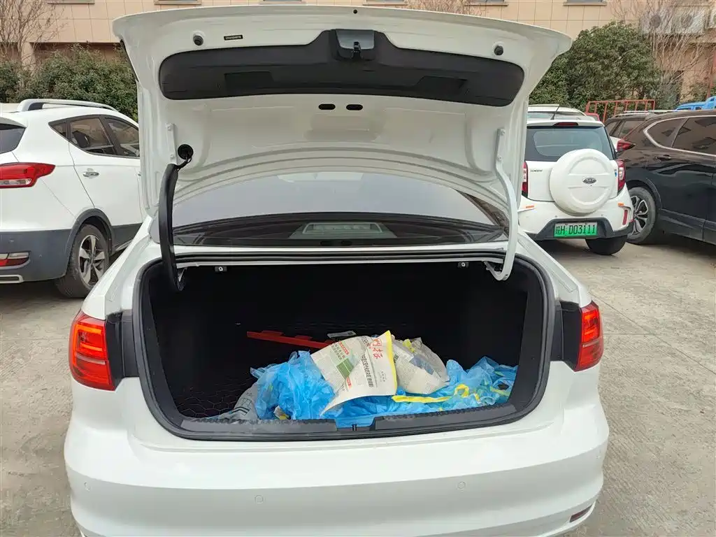 Volkswagen Sagitar 2018 180TSI DSG Premium Edition фото 19