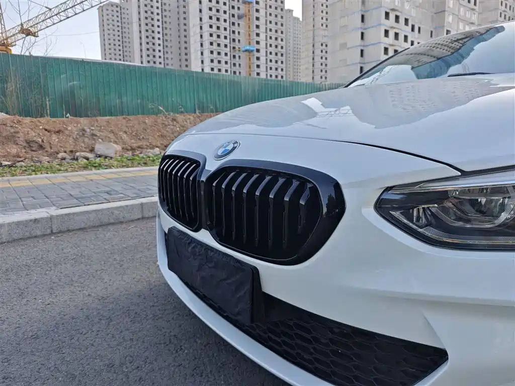 BMW 1 Series 2022 120i M Sport Shadow Edition фото 25