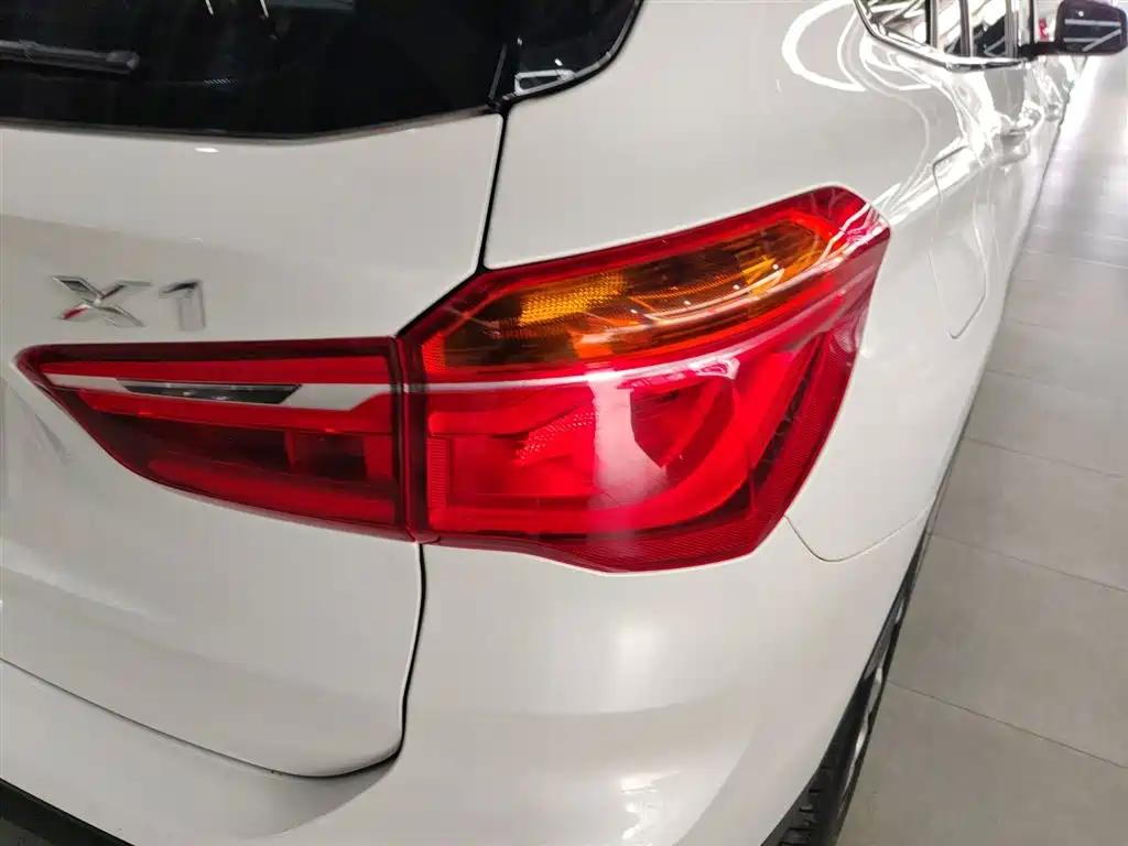 BMW X1 2016 sDrive18Li Premium Model фото 8