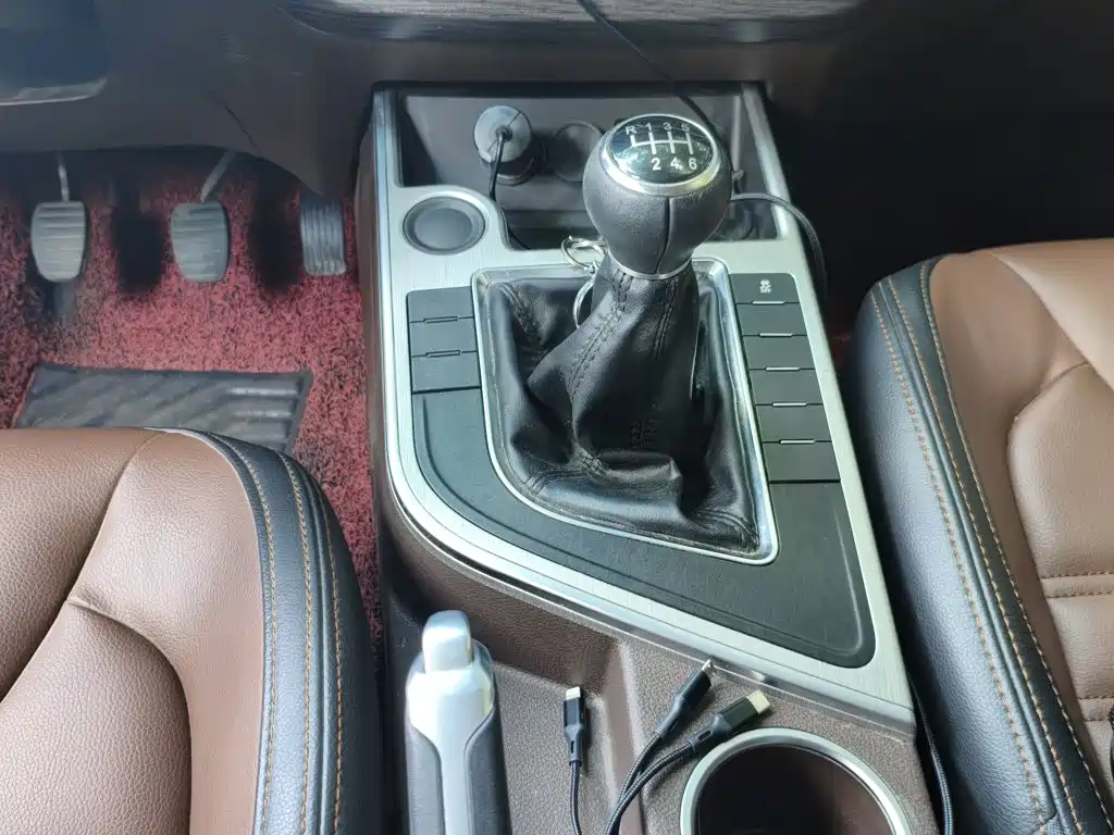 Dongfeng Fengxing Jingyi X6 2018 2017 Joy Series 1.5T Manual Luxury