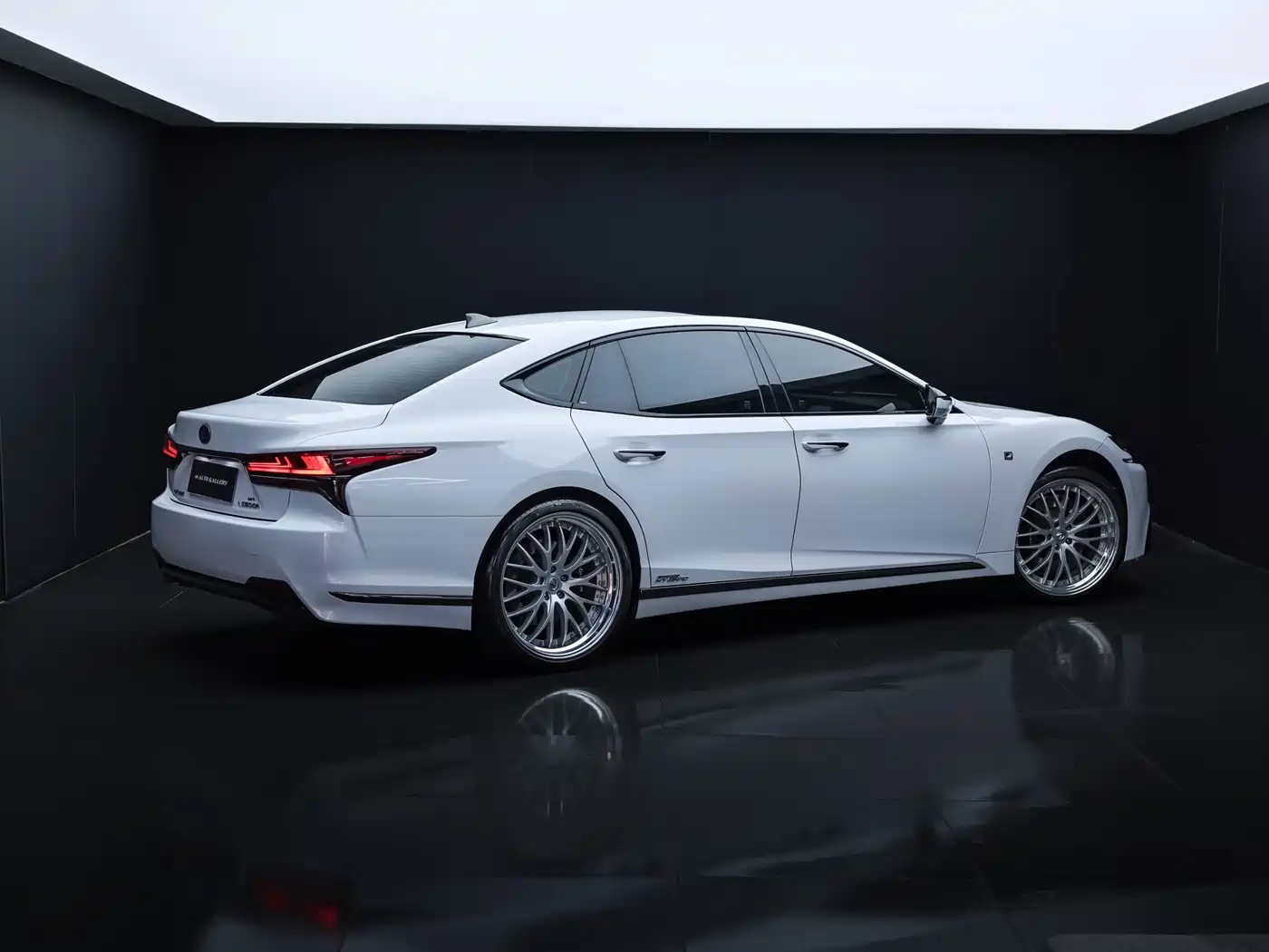 Lexus LS 2018 500h F SPORT China V фото 5