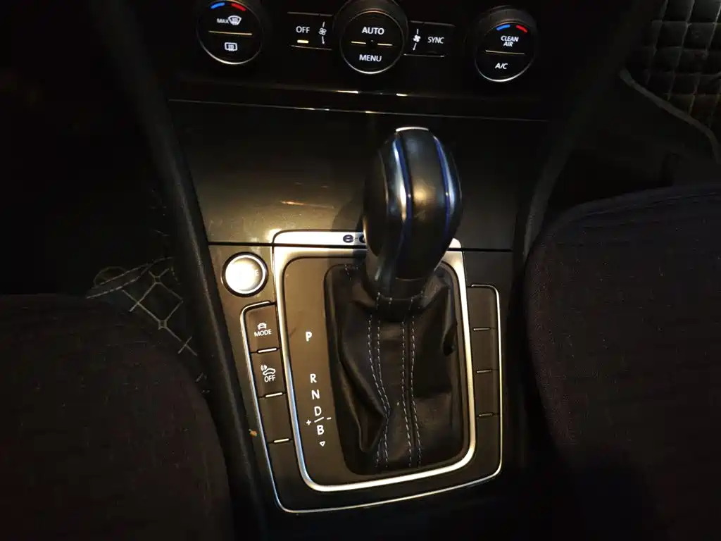 VOLKSWAGEN GOLF*PURE ELECTRICITY