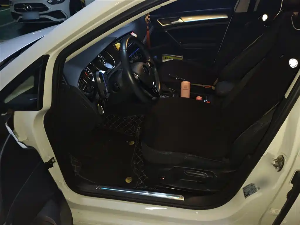 VOLKSWAGEN GOLF*PURE ELECTRICITY