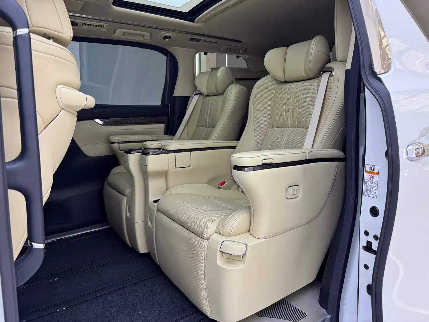 Toyota Alphard 2018 Facelift 3.5L Premium Edition фото 4