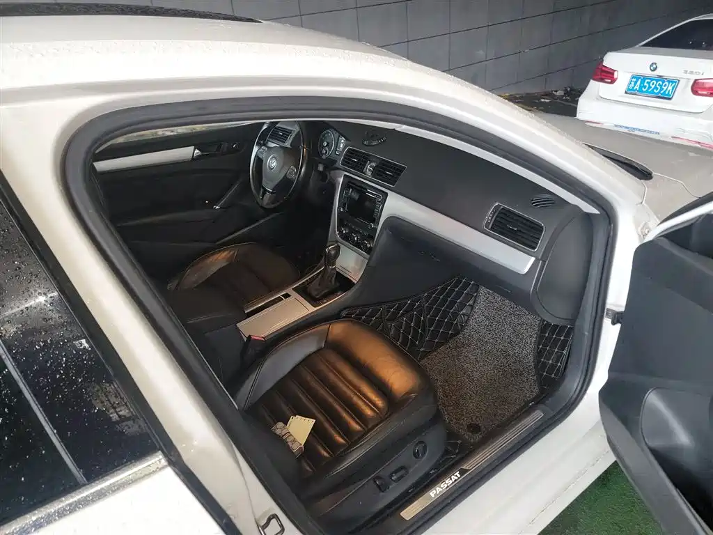 Volkswagen Passat 2014 1.8TSI DSG Executive Edition фото 21