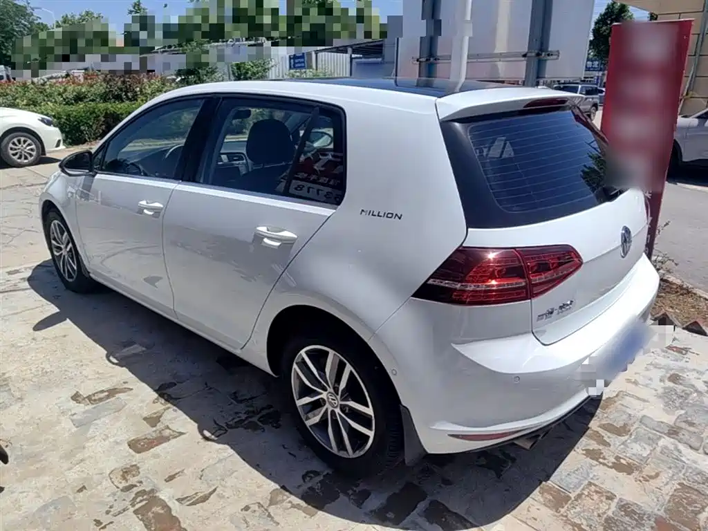 Volkswagen Golf 2017 230TSI Auto Luxury Millionth Anniversary Edition фото 5
