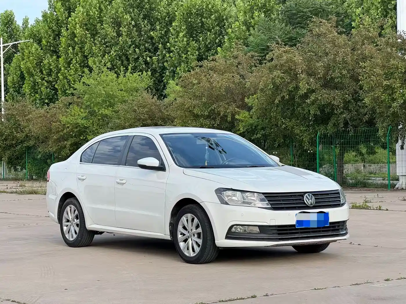 Volkswagen Lavida 2017 1.6L Automatic Comfort Edition фото 3