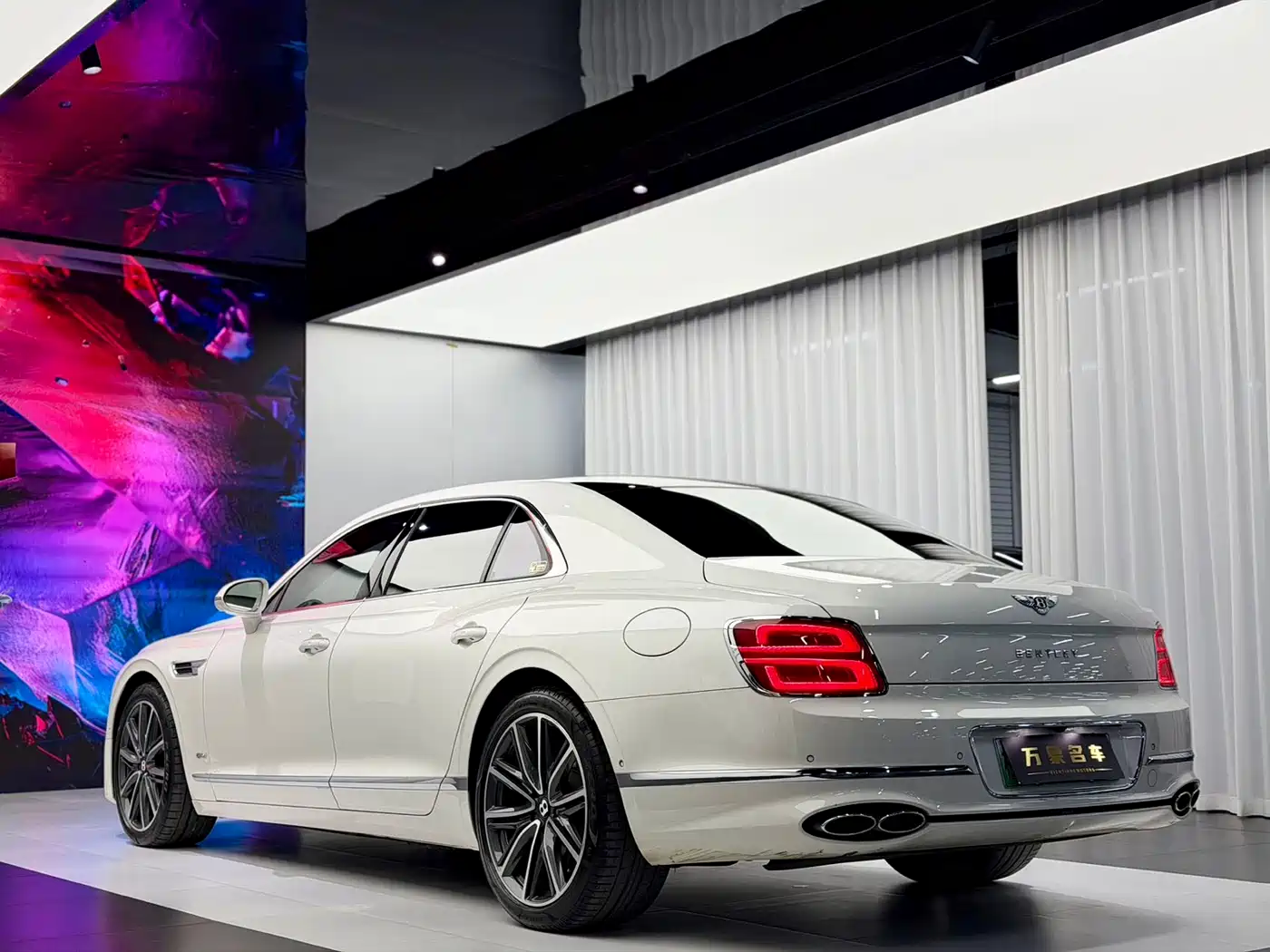 Bentley Flying Spur Plug-in Hybrid 2022 2.9T V6 Hybrid фото 16