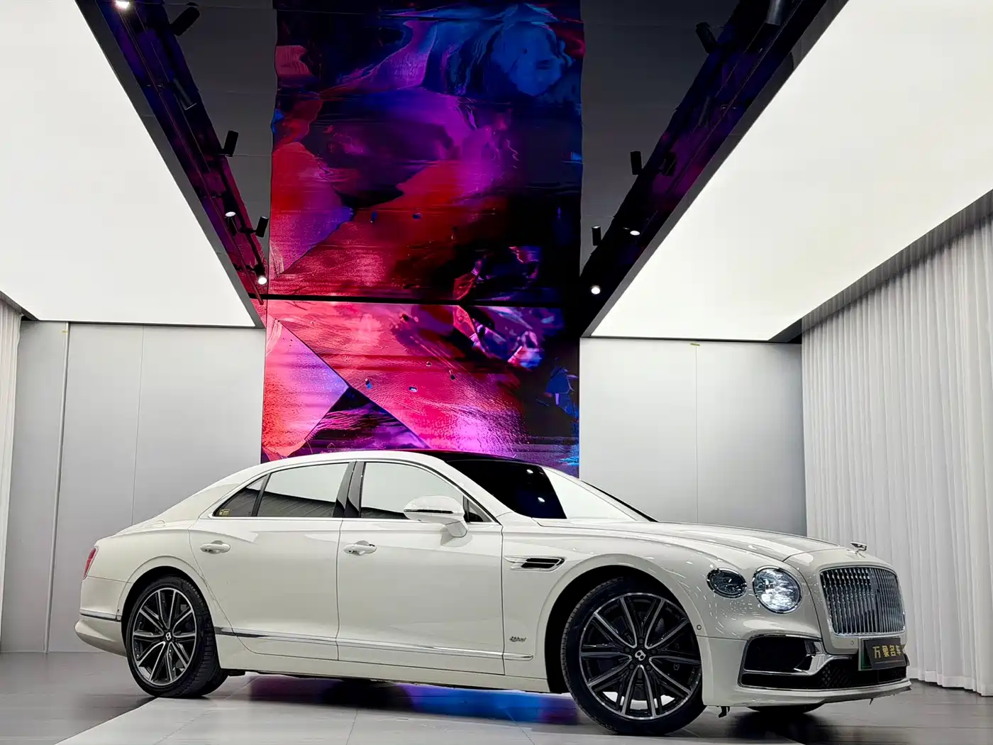 Bentley Flying Spur Plug-in Hybrid 2022 2.9T V6 Hybrid фото 2