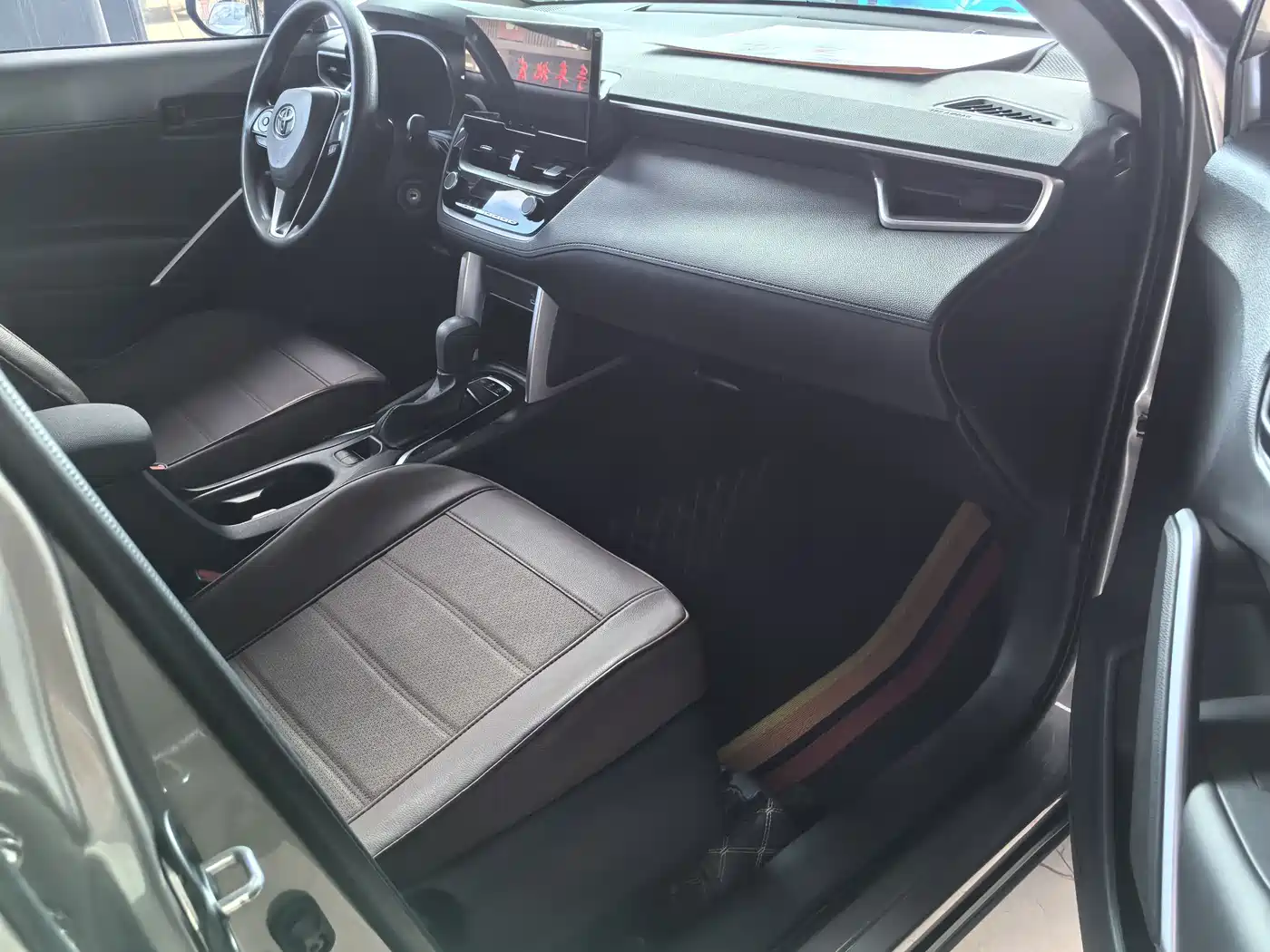Toyota Frontlander 2024 2.0L CVT Elite Edition фото 11