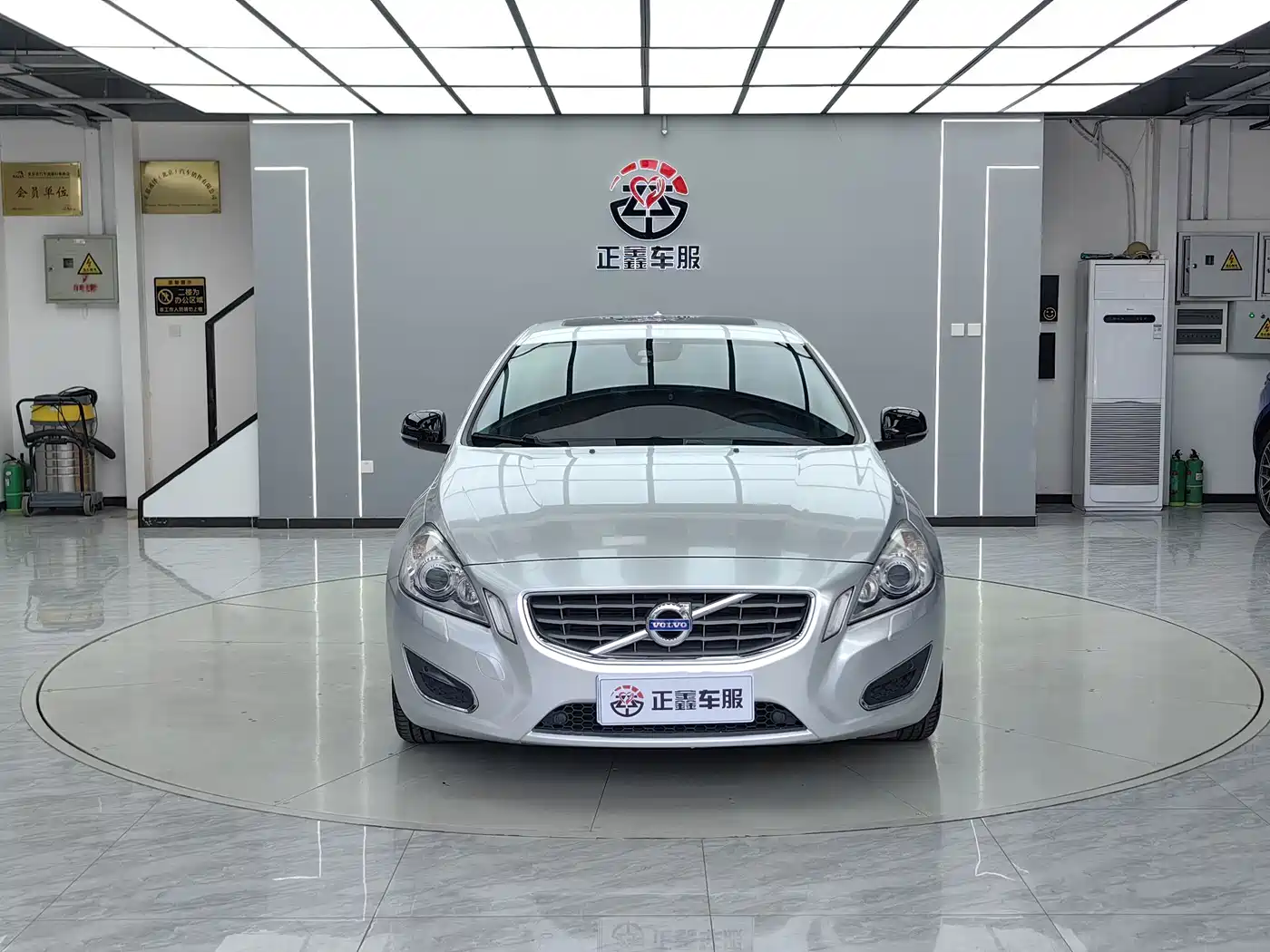 Volvo S60 (Import) 2013 2013 Model T5 Comfort Edition