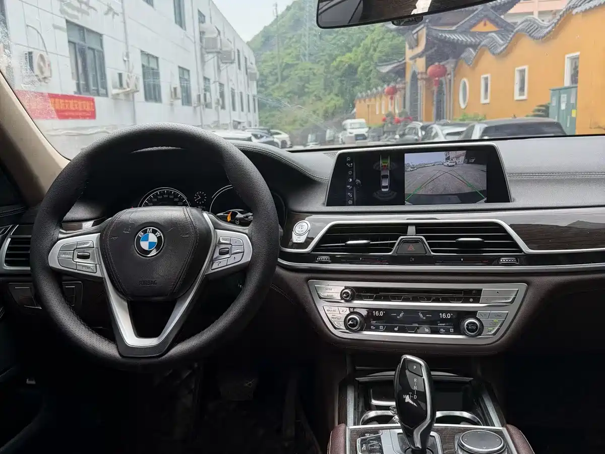 BMW 7 Series 2016 730Li Leading фото 6