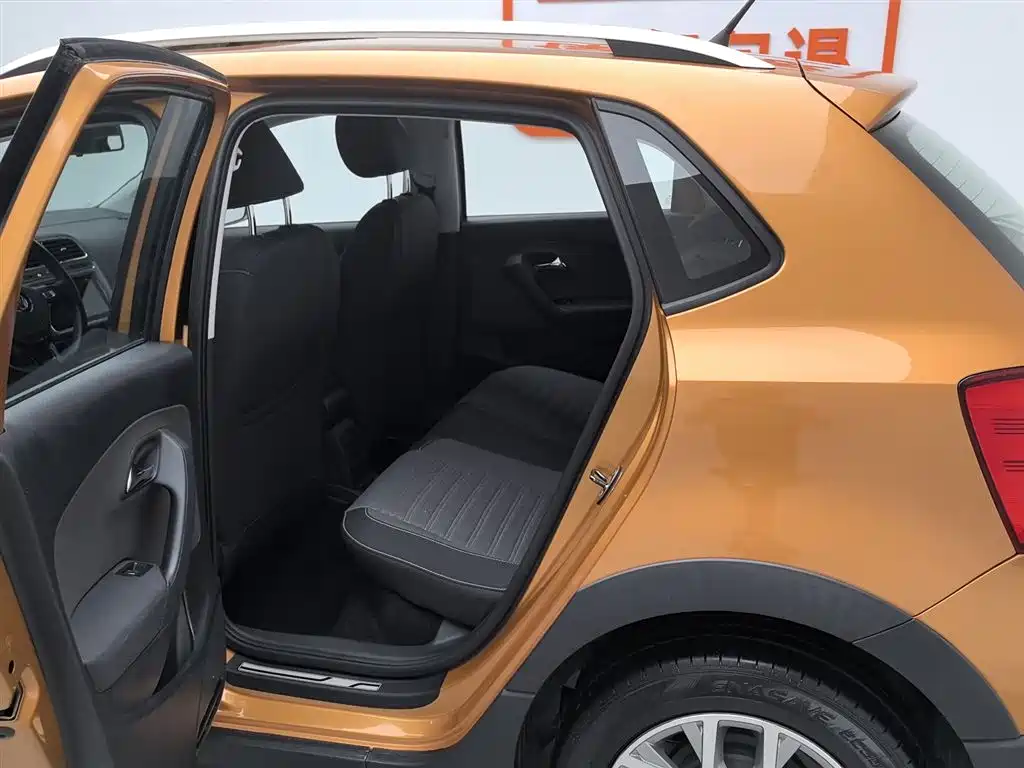 Volkswagen Polo 2018 1.5L Cross Polo Auto фото 15