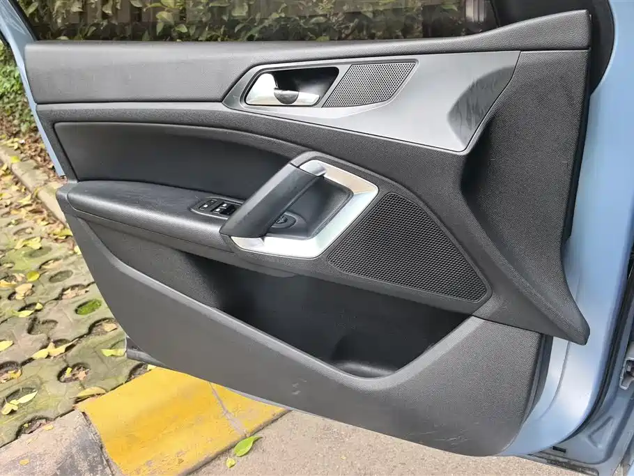 Peugeot 308S 2015 1.2T Auto Dynamic Edition фото 7