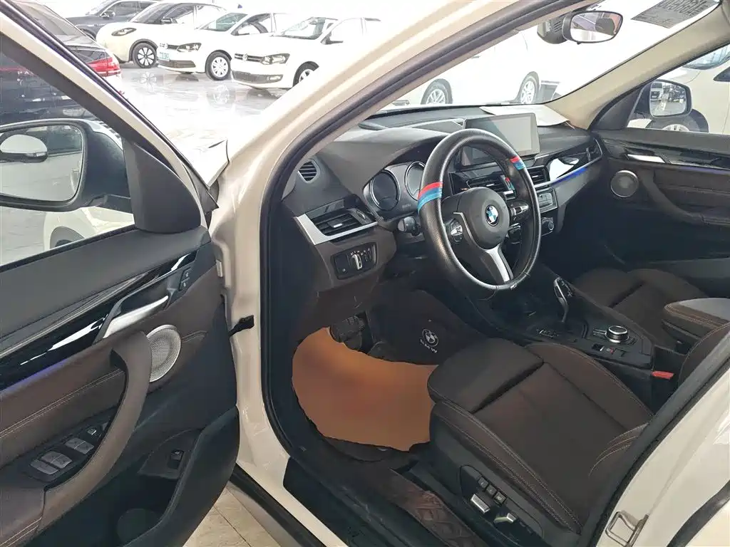 BMW X1 2022 sDrive25Li Leading фото 9