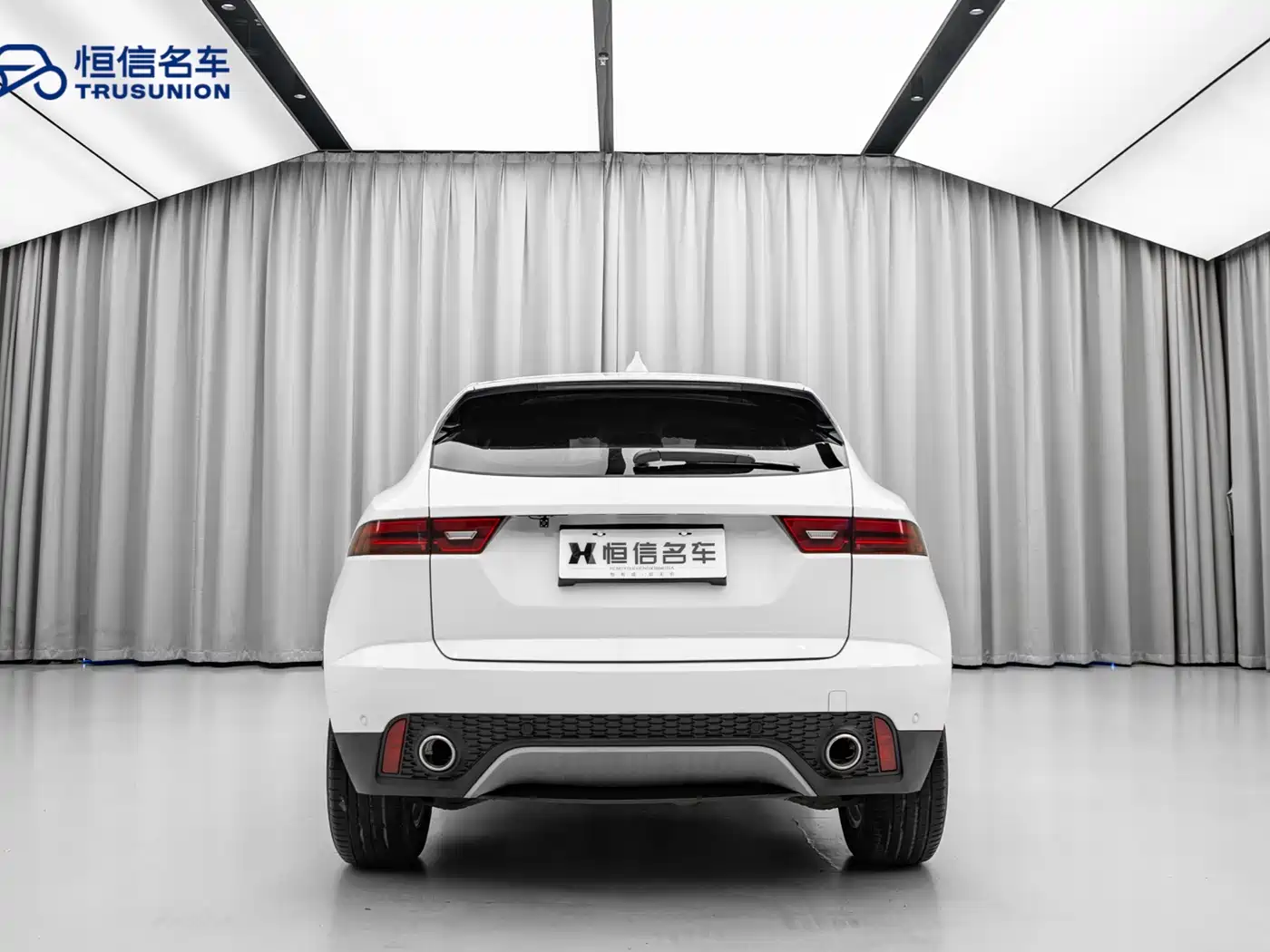 Фото 6 - Jaguar E-PACE
