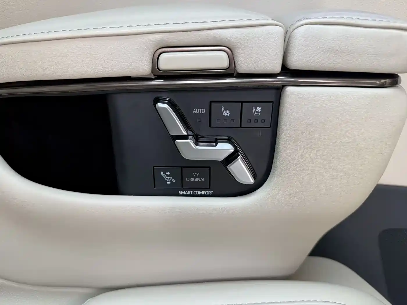 Toyota Vellfire 2024 Crown Hybrid 2.5L Executive Premium Edition фото 12