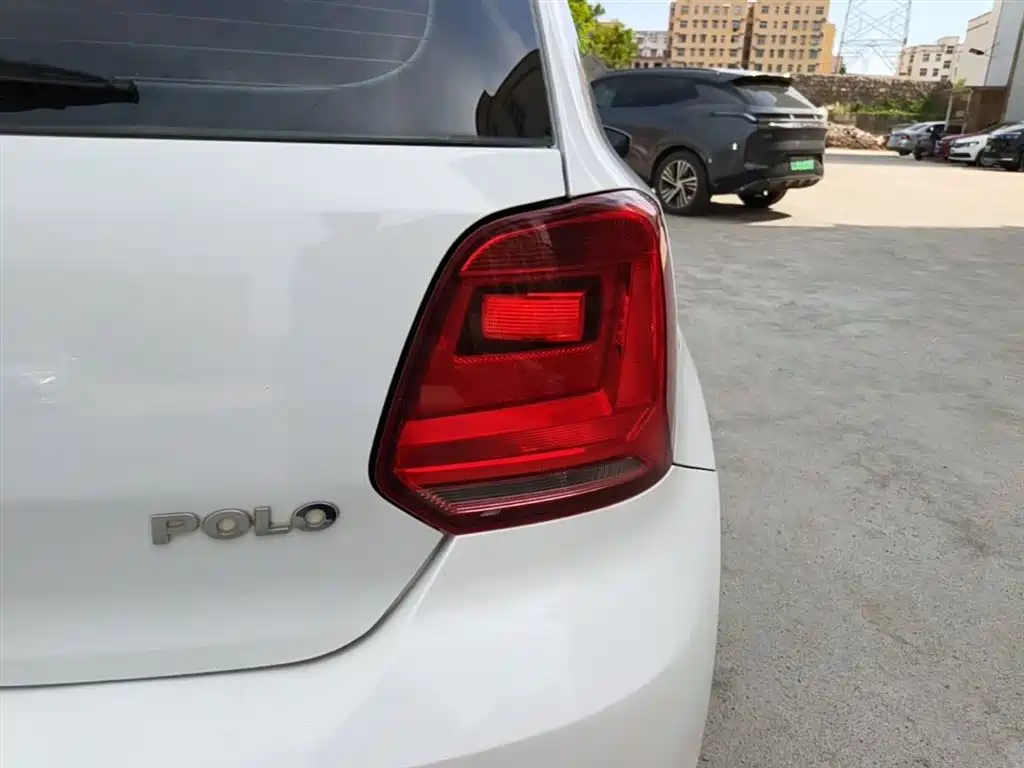 Volkswagen Polo 2016 1.4L Automatic Trend фото 8
