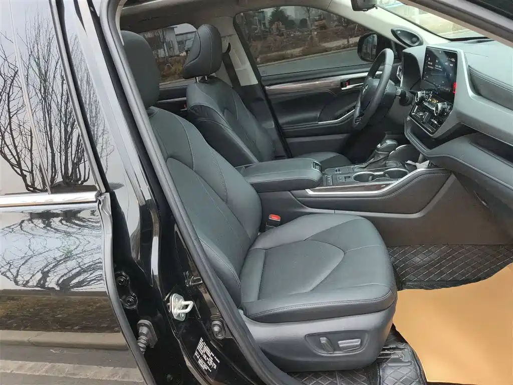 TOYOTA HIGHLANDER